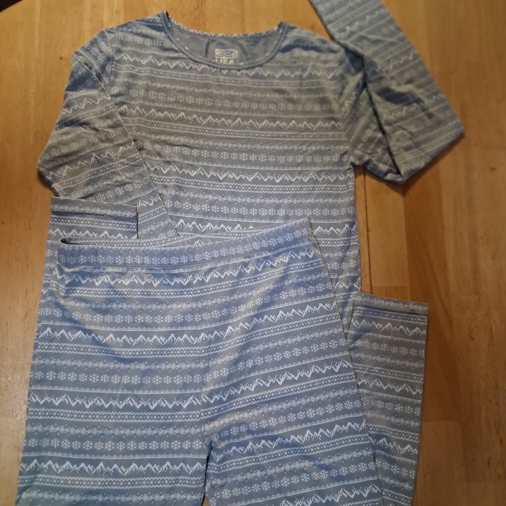 32 Degrees Heat Kids Baselayer Long Sleeve Crew Neck & Legging Set.  Size Large.